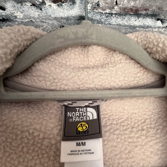 The North Face Maroon Jacket with Cream Sherpa Fleece Lining/Accents excell cond - Picture 6 of 9